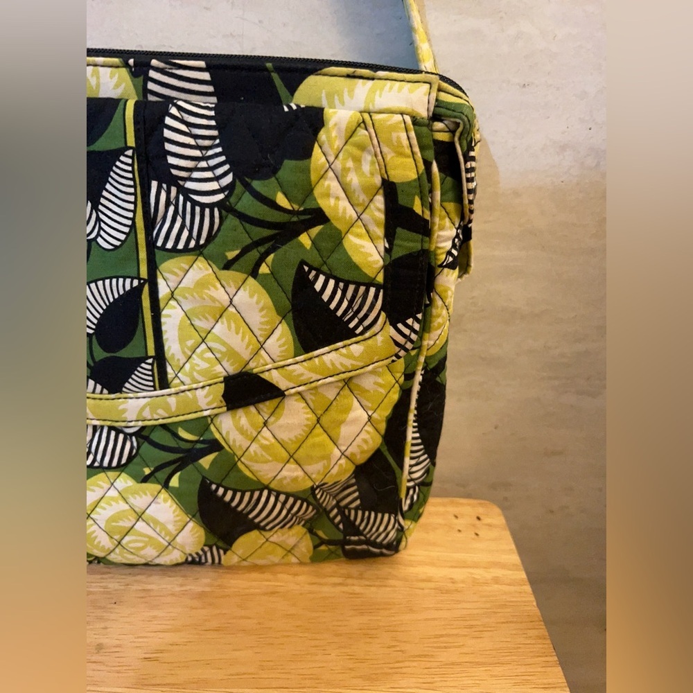 NWT- Vera Bradley Tablet Hipster crossbody bag in the "La Neon Rose" pattern. - Picture 4 of 15